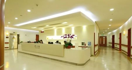 華邦瀛液晶拼接屏入駐香港大學(xué)深圳醫(yī)院，科技賦能智慧醫(yī)療信息咨詢服務(wù)新升級(jí)